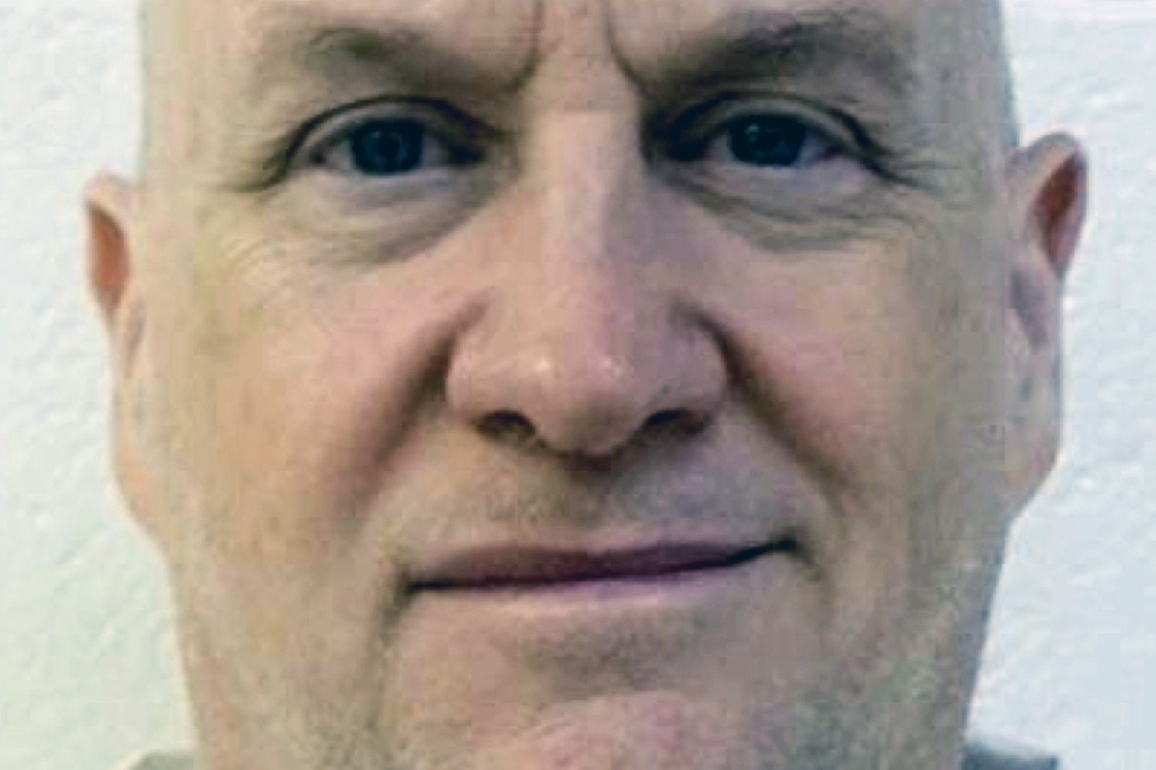 Former police chief escapes from Arkansas prison