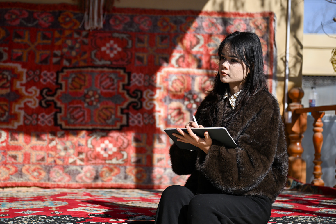 ChineseToday | Young designer breathes new life into mulberry paper in NW China's Xinjiang