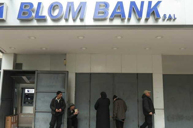 As Economy Worsens, Lebanese Juggle Dizzying Rates for Devalued Pound