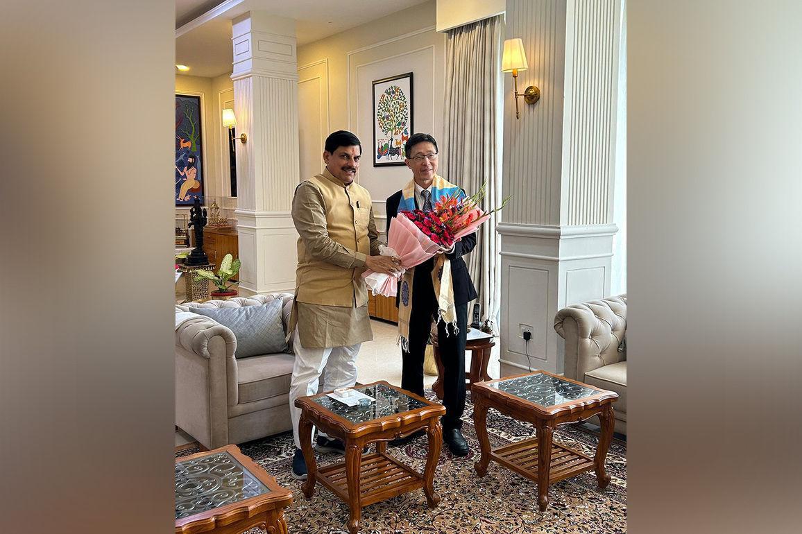 MP: Singapore Consul General meets CM, holds discussion on investment promotion in state