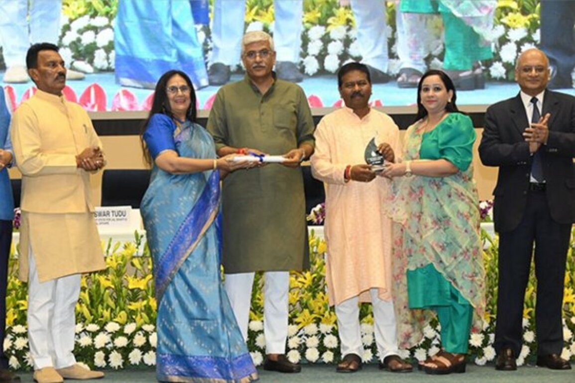 AROH Foundation honored with 'Best NGO' award by Jal Shakti Ministry