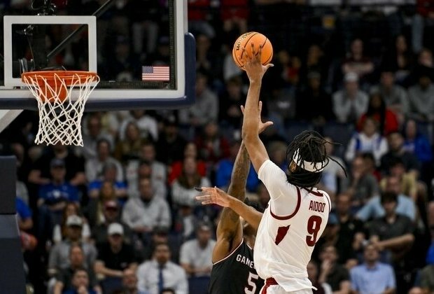 SEC tournament roundup: Arkansas hangs on to defeat South Carolina