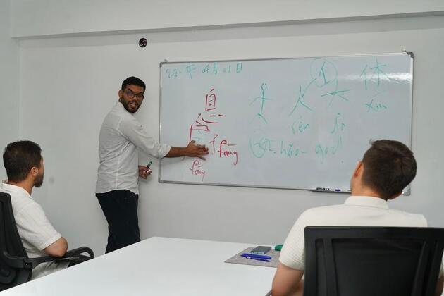 From circuit boards to whiteboards -- Libyan engineers bridge China, Libya through Chinese