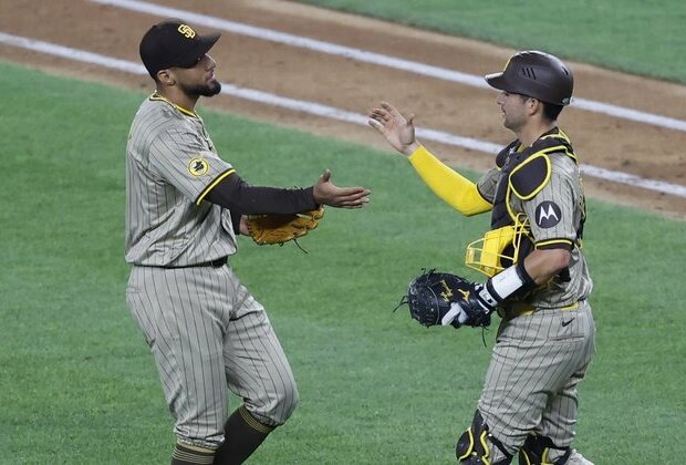 Padres pound 20 hits in rout of Nationals