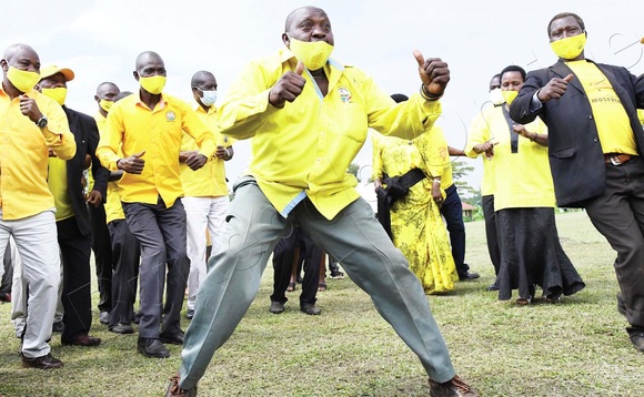 Abamasaaba okuva mu disitulikiti ya Sironko ne Bulambuli abaayanirizza Pulezidenti Museveni ku ssomero lya Masaba SSS. Abamasaaba okuva mu disitulikiti ya Sironko ne Bulambuli abaayanirizza Pulezidenti Museveni ku ssomero lya Masaba SSS.