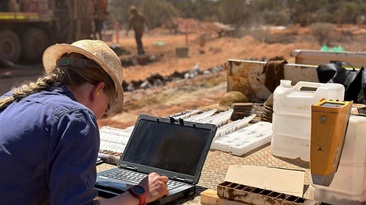 Dreadnought geologist Claud Tomkins logging at Stinger. Credit: DRE.