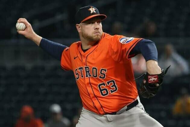 'All hands on deck' in bullpen for Astros against Angels