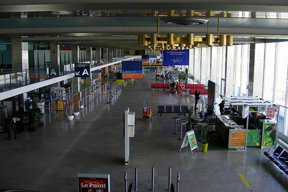 French Airports disrupted by air traffic controllers' strike