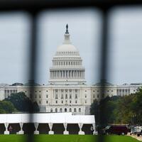 Roundup: U.S. gov't shutdown hits day 14 as deadlock between two parties remains