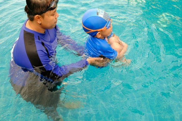 Swimming classes may discourage kids from just having fun in the pool: Research