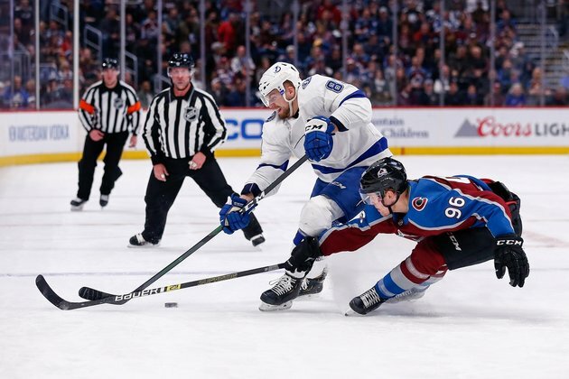 Lightning top Avs in OT, run win streak to 11