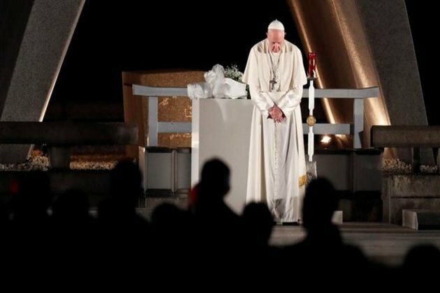 Pope Francis, in Nagasaki, urges world leaders to renounce nukes
