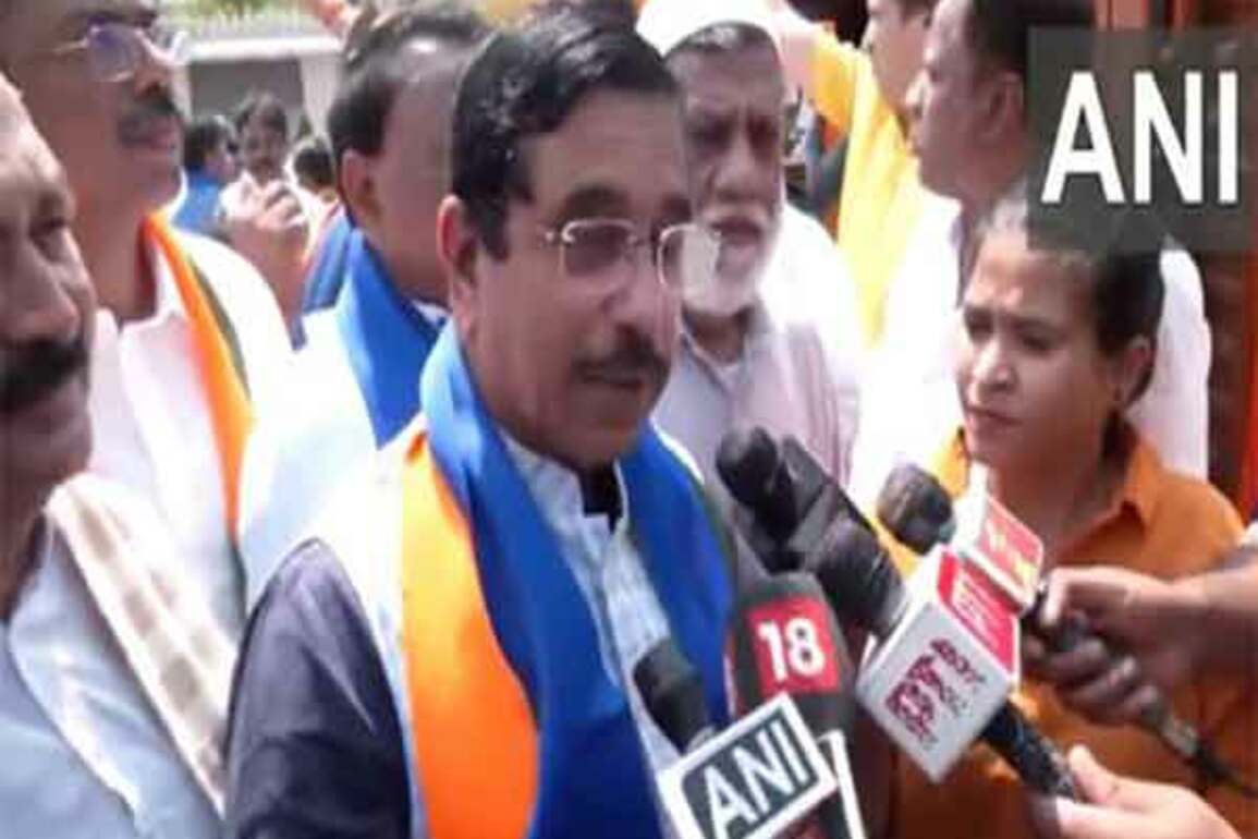 Union Minister Pralhad Joshi slams Chidamabaram's remarks on Tahawwur Rana extradition; cites Digvijay Singh's stance