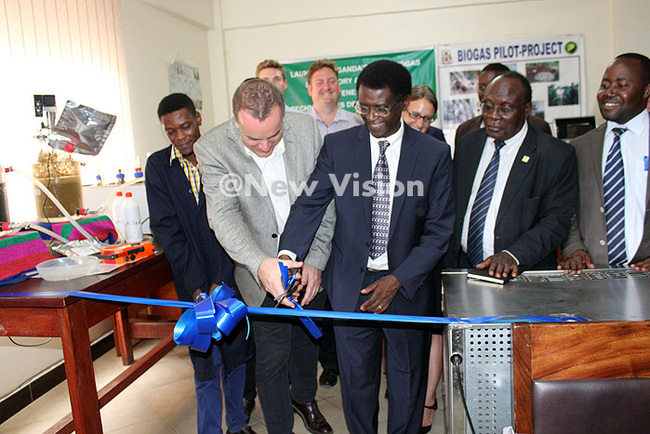  ng oses urengezi and i country director representative rmin loeckner officially opened the facility redit avid ukiiza