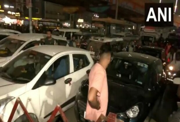 Heavy traffic in Prayagraj as devotees continue to attend Maha Kumbh