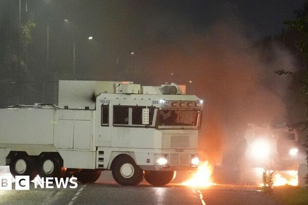 NI riots- Police fire water cannon while under attack in Portadown
