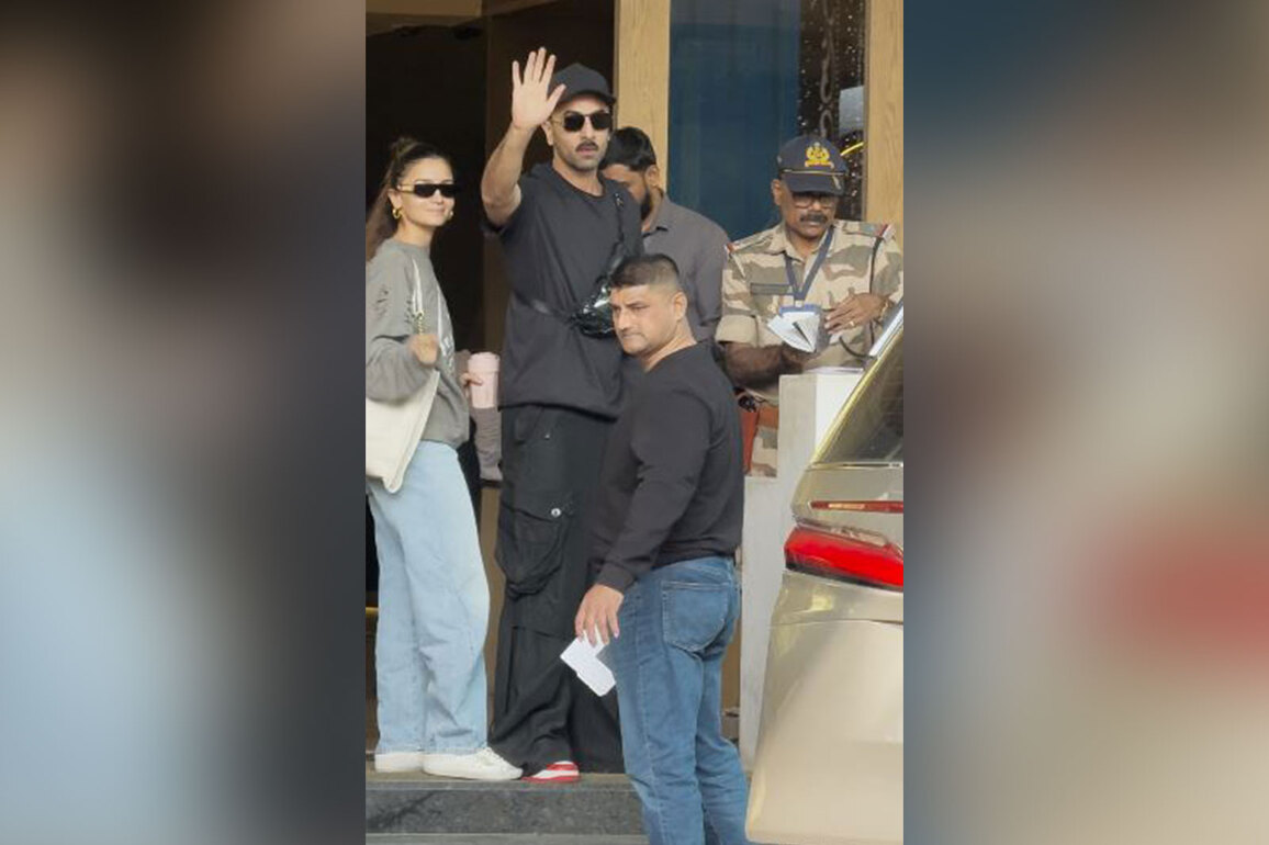 Ranbir, Alia spotted at airport; greet paps