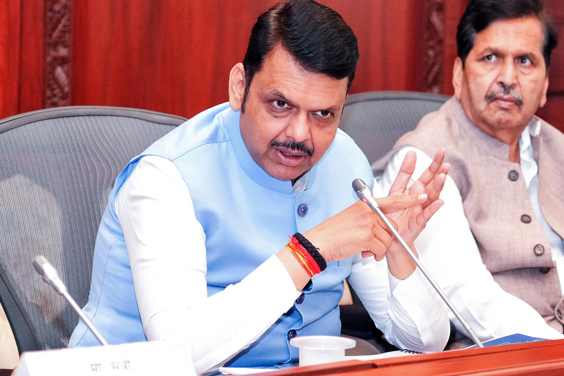 Maharashtra: CM Fadnavis defends action in Shaniwar Wada row; SP, AIMIM hit back