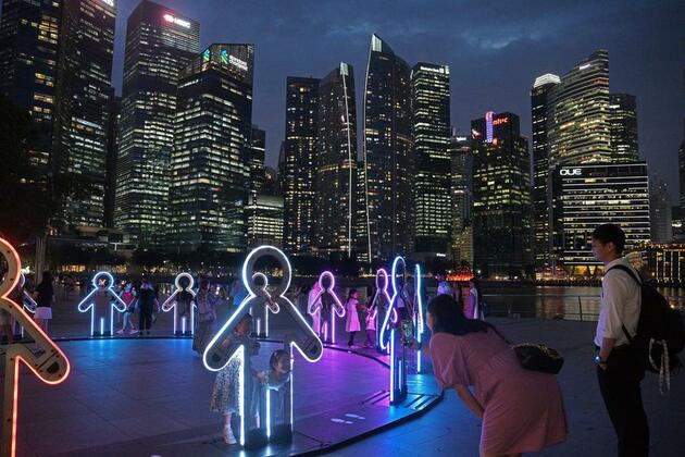 Asia Album: Fancy light show preview in Singapore