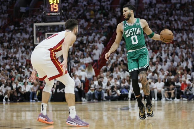 Derrick White strikes at buzzer, Celtics force Game 7 vs. Heat
