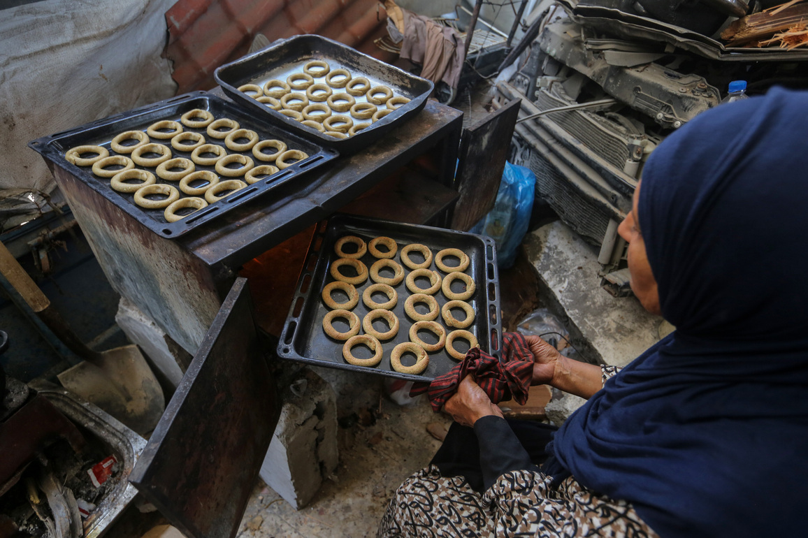MIDEAST-GAZA-EID AL-FITR-COOKIES