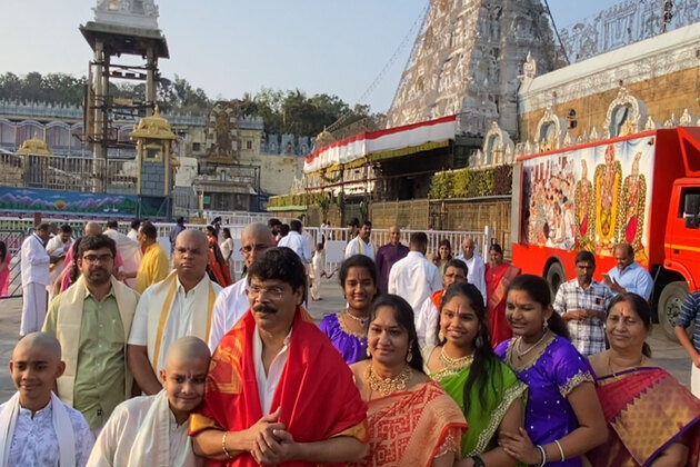 'Akhanda 2' director Boyapati Srinu offers prayers at Tirumala Venkateswara Temple