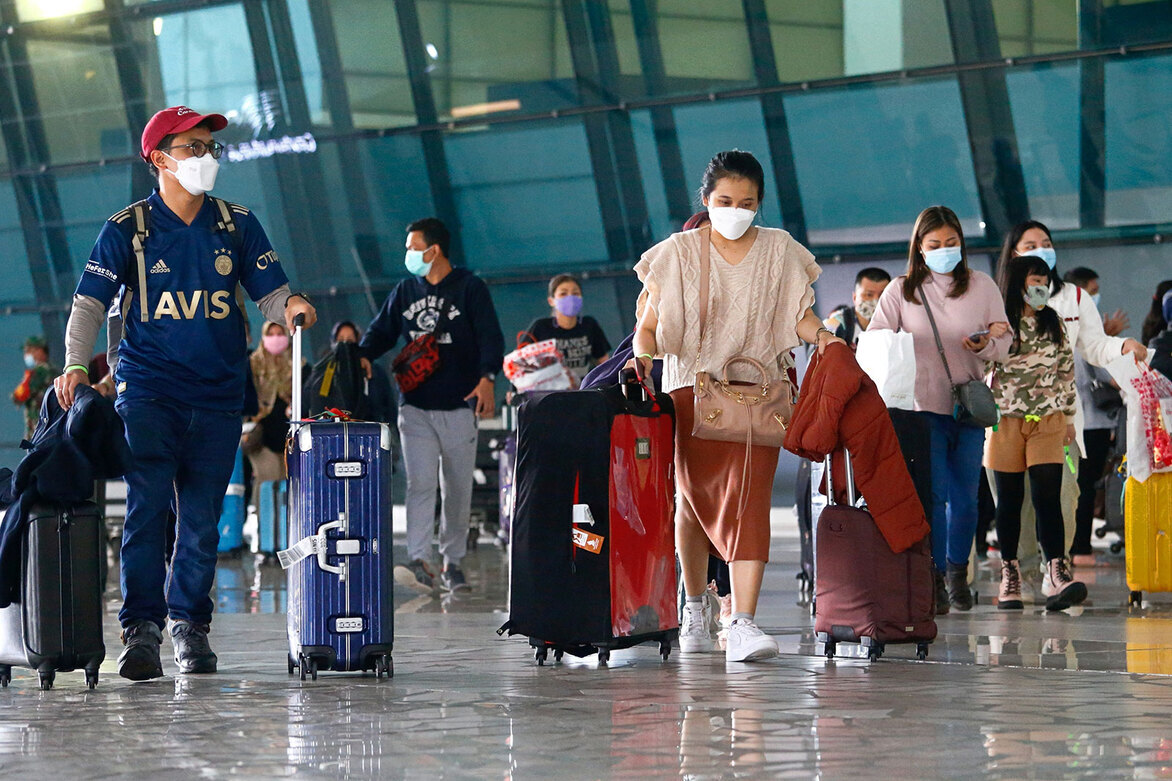 Volcanic ash cloud sparks widespread air travel disruption across regional hubs following Mt Anak Krakatau eruption