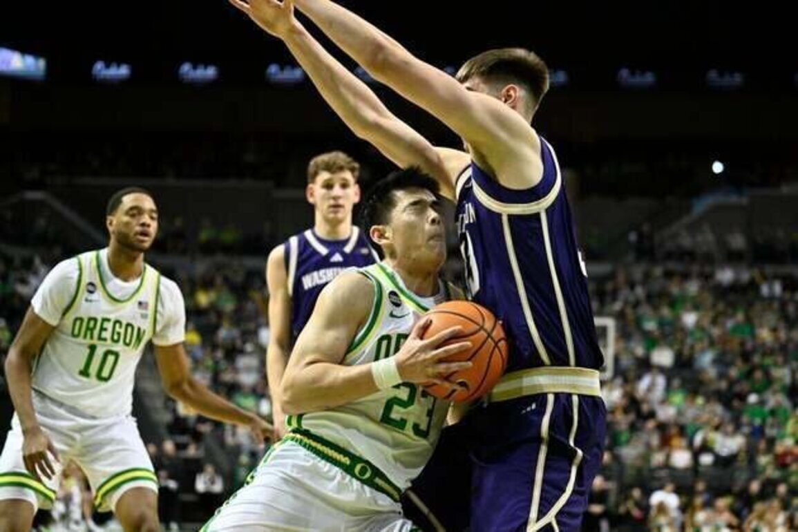 Wild ending sees Oregon overcome Washington in closing seconds