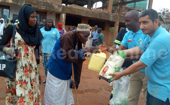 Abasiraamu b'e Kira nga bakwasibwa ebintu Abasiraamu b'e Kira nga bakwasibwa ebintu