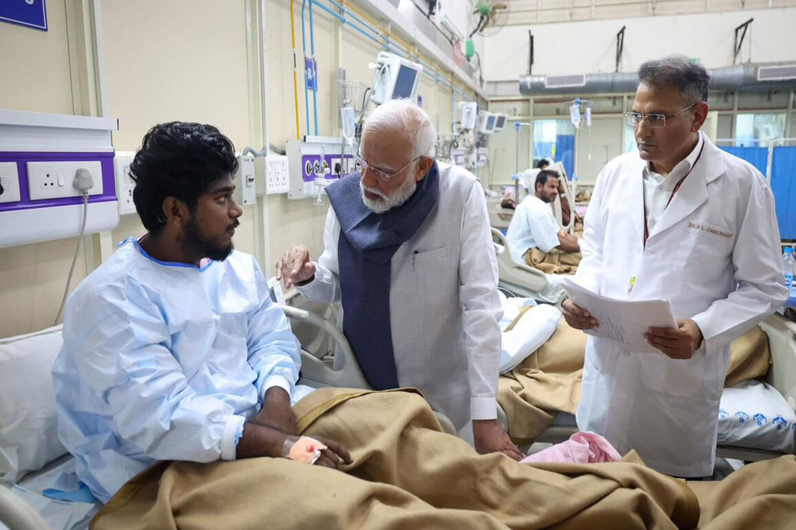 "Those behind conspiracy will be brought to justice": PM Modi meets injured victims of Delhi blast