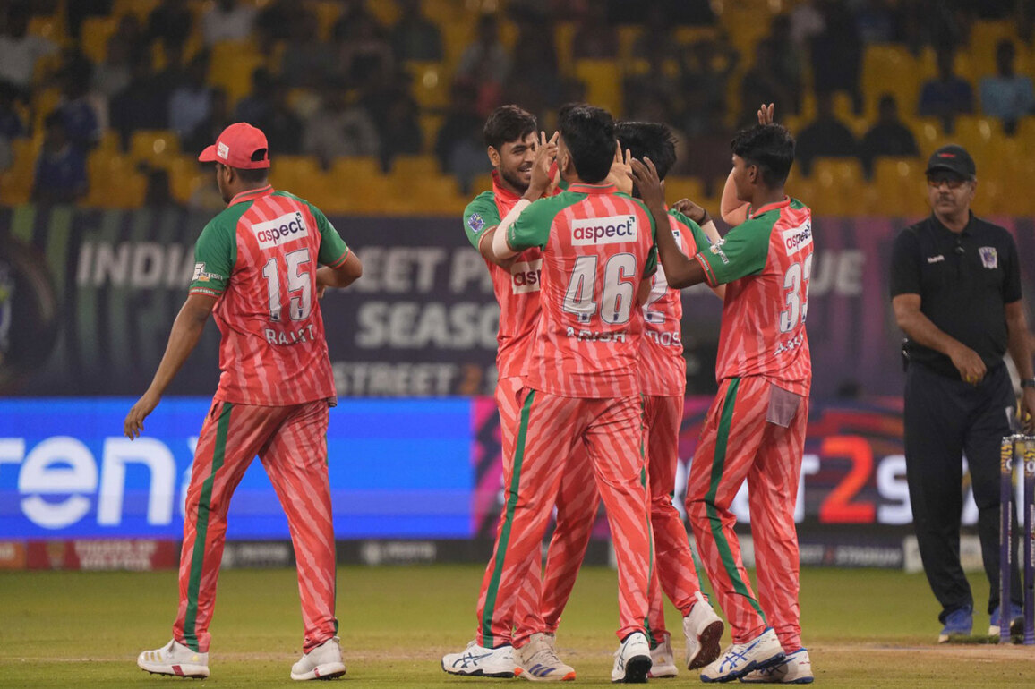 Vivek Shelar's hat-trick power Tiigers of Kolkata to qualifiers 2 of ISPL season 3; beat Majhi Mumbai by 44 runs