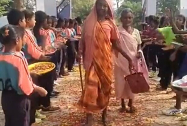 Jharkhand: Elderly voters greeted with flower shower at polling booth in Simdega