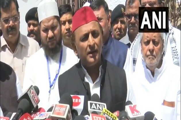 "Dictatorship or emergency?": Akhilesh Yadav questions police stopping his convoy