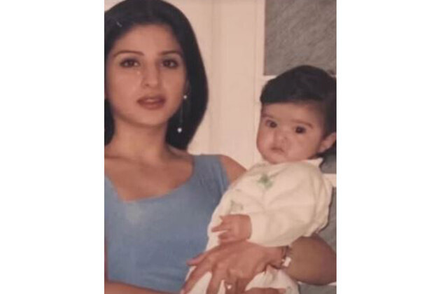 Shanaya Kapoor shares cute picture from childhood as she wishes mom Maheep on birthday