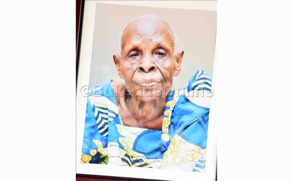 Jjajja wa Barbara Kaija omukung'aanya w'oku ntikko mu Vision Group nga bw'abadde afaanana Jjajja wa Barbara Kaija omukung'aanya w'oku ntikko mu Vision Group nga bw'abadde afaanana