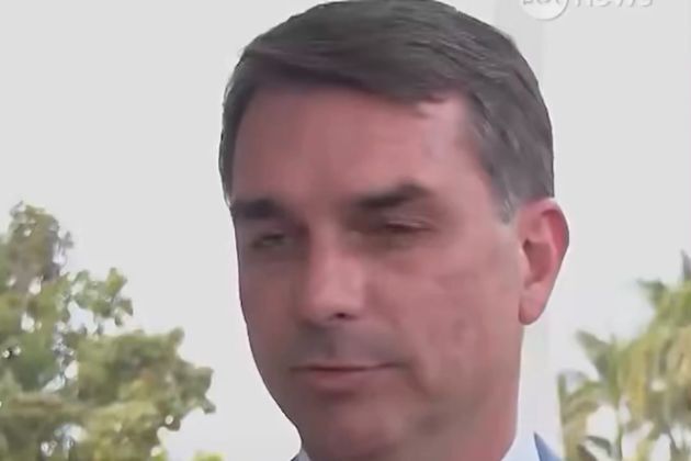 Asking jailed banker for funds not wrong, says Flávio Bolsonaro