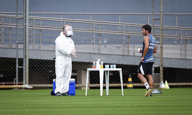Brazil leader wants football back despite pandemic Brazil leader wants football back despite pandemic