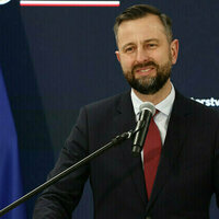 Poles frustrated by wealthy Ukrainians  defense minister