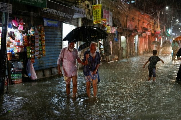 Cyclone Sitrang Hits Bangladesh, Hundreds of Thousands Evacuated