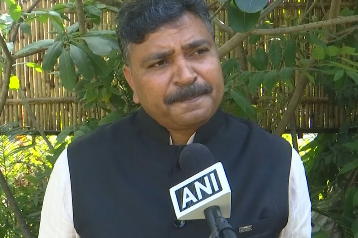 Running campaign on 'Ek Ped Maa Ke Naam' and cutting down trees: Rajasthan LoP Tika Ram Jully slams Centre's move to redefine Aravalli range, allowing mining