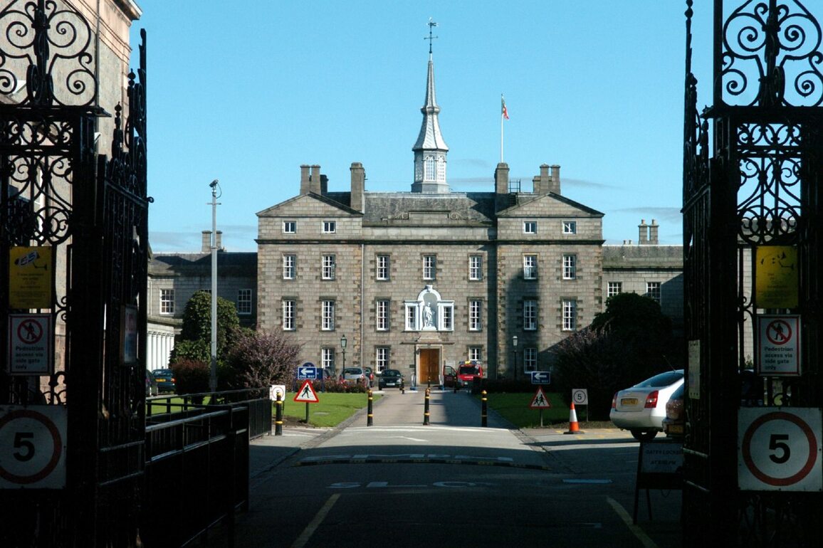 'Unqualified' staff hired at Robert Gordon's College after-school club