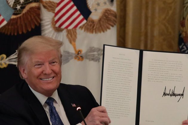 Trump clogged toilet with official docs media