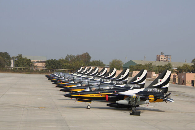 Indian Air Force aids South Korean Air Force contingent take transit halt at Jamnagar