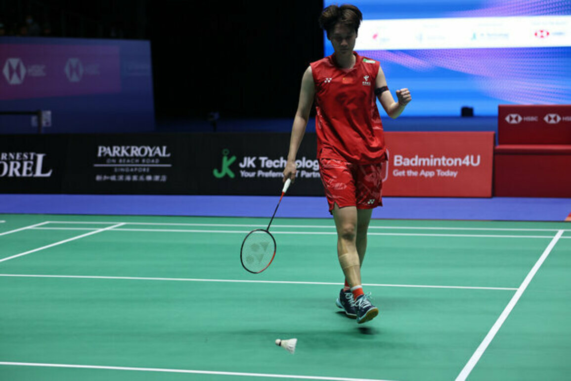 Chen Yufei rallies past Han Yue to reach final at BWF Singapore Open