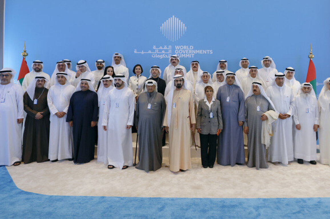 Mohammed bin Rashid meets with Kuwaiti businessmen attending UAE-Kuwait Economic Forum