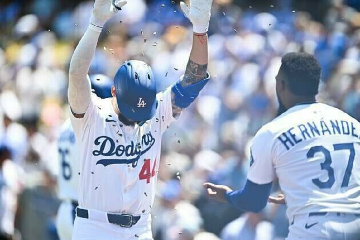 Mookie Betts' 8th inning homer gives Dodgers sweep of Padres