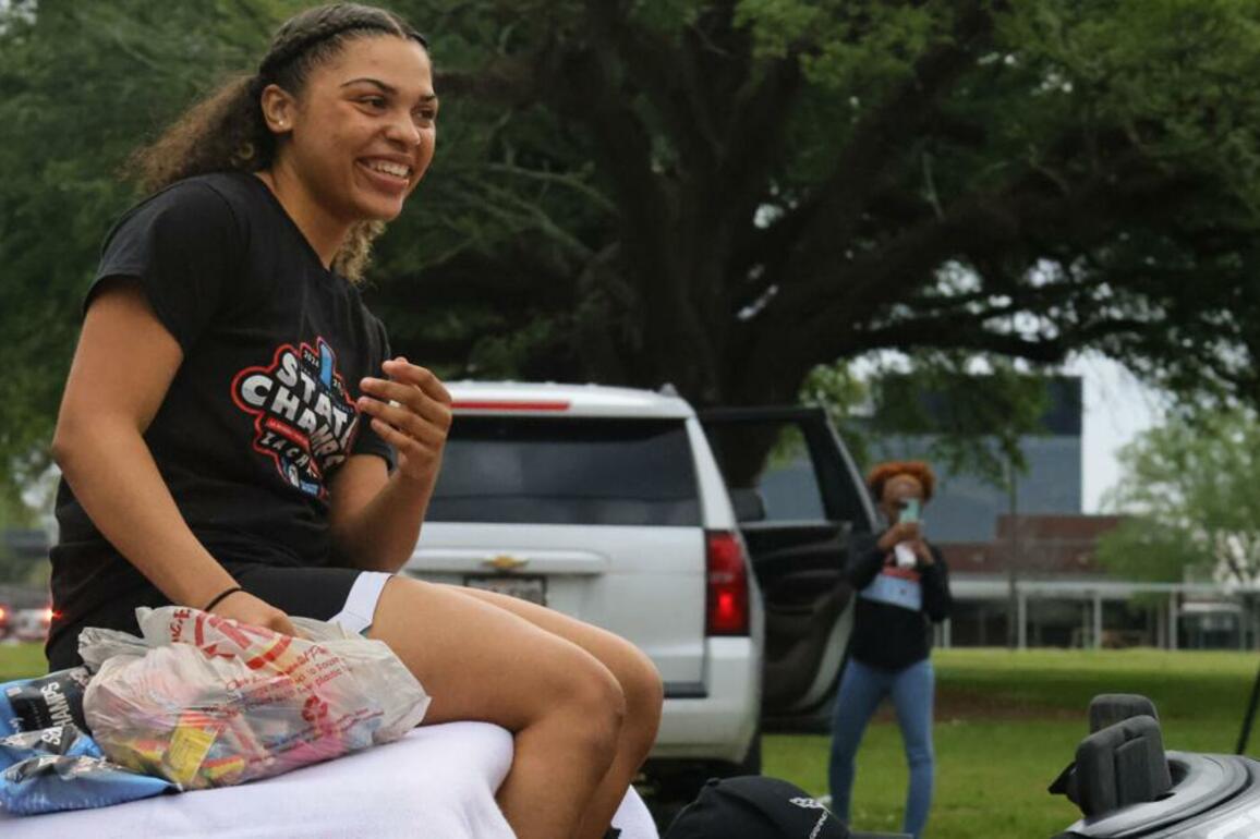 Zachary celebrates state titles with parade