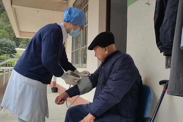 Care comes knocking as Chinese seniors turn to nurses on-demand
