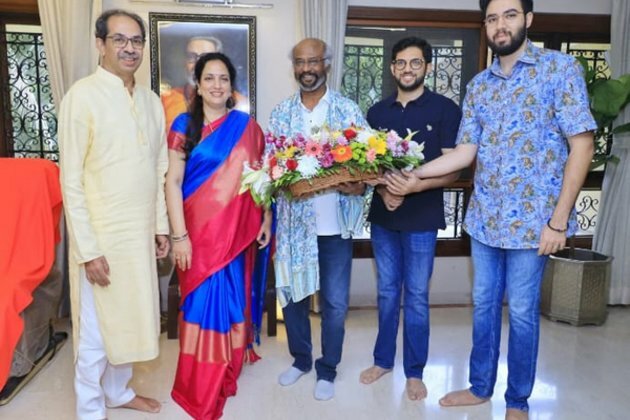 Rajnikanth visits Uddhav Thackeray and his family at Matoshree