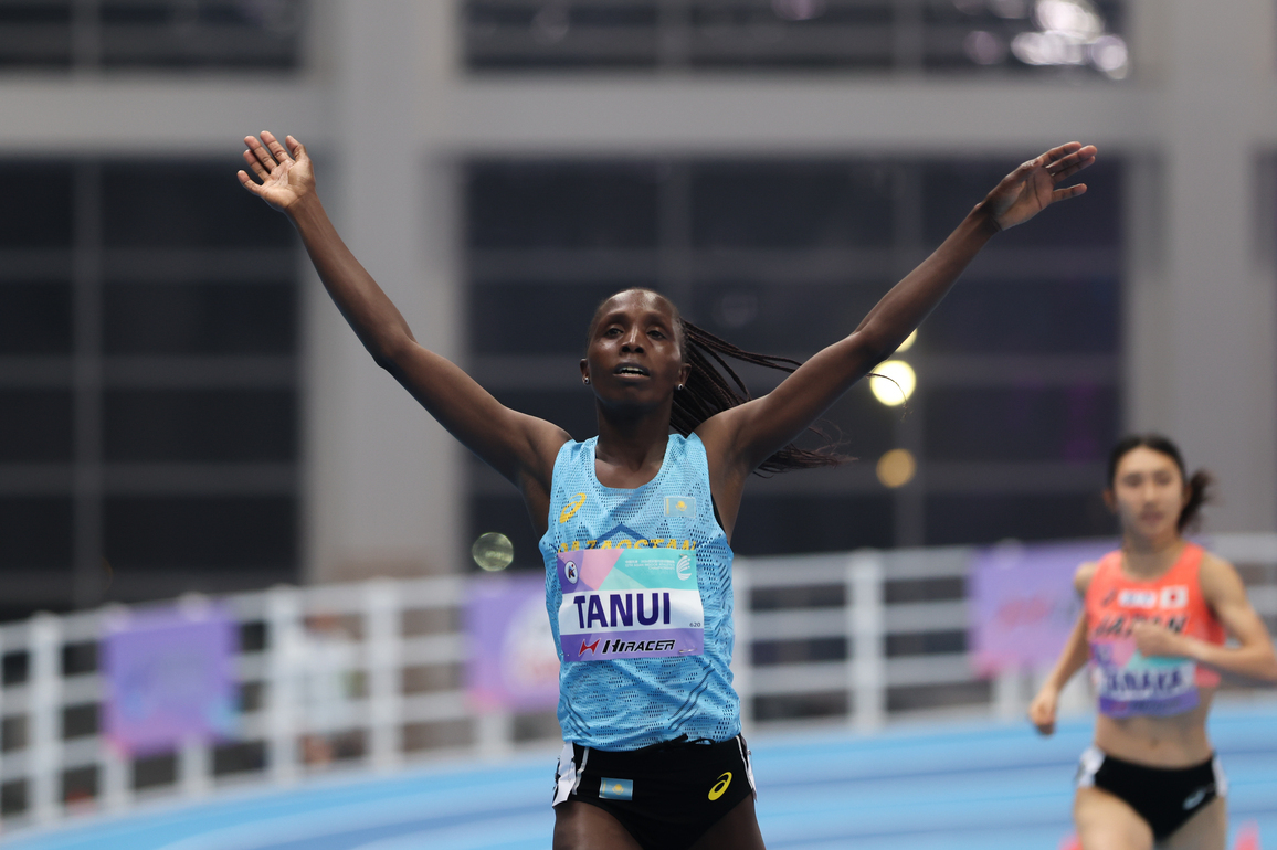(SP)CHINA-TIANJIN-ATHLETICS-ASIAN INDOOR CHAMPIONSHIPS-WOMEN'S 3000M (CN)